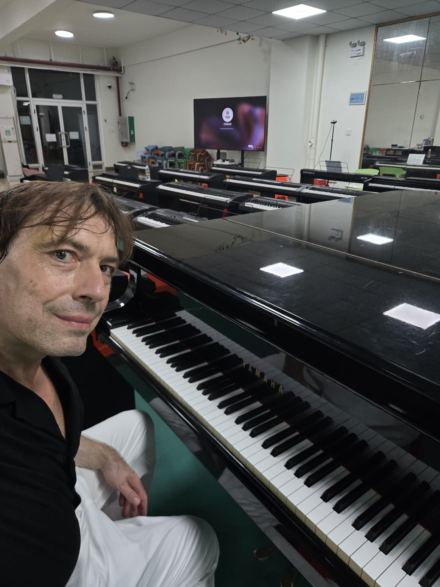 Prunkvoll eingerichtetes historisches Musikzimmer, eines herrschaftlichen Gebäudes